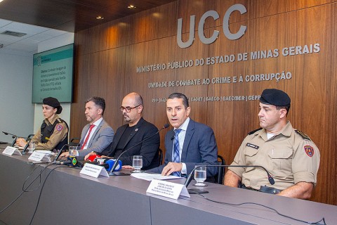 Operação contra facção criminosa cumpre mais de 120 mandados de prisão, busca e bloqueios de cerca de R$18 bilhões em quatro estados